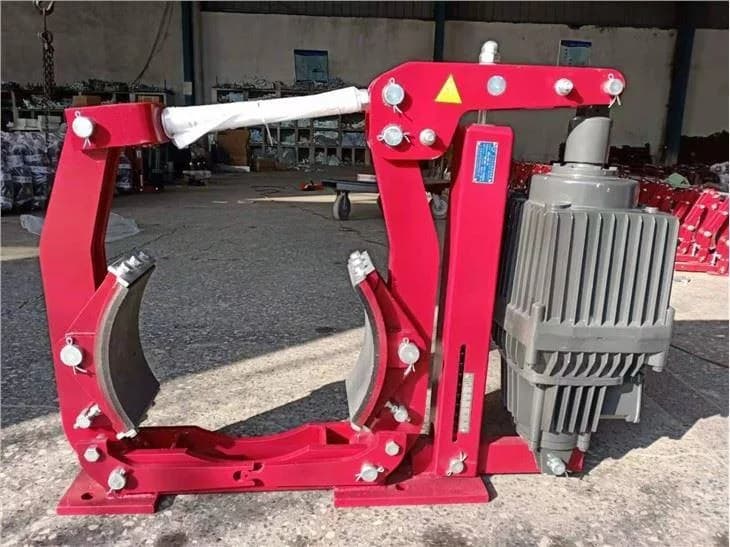 BRAKERS Crane