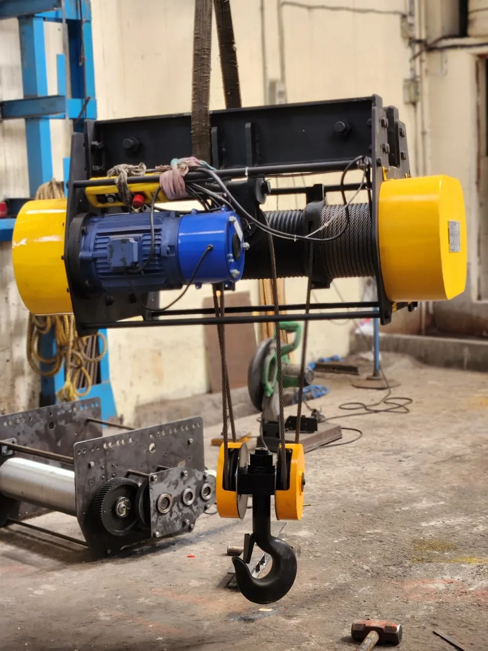 ELECTRIC WIRE ROPE HOIST Crane