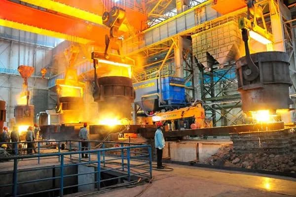 HOT METAL CRANE Crane