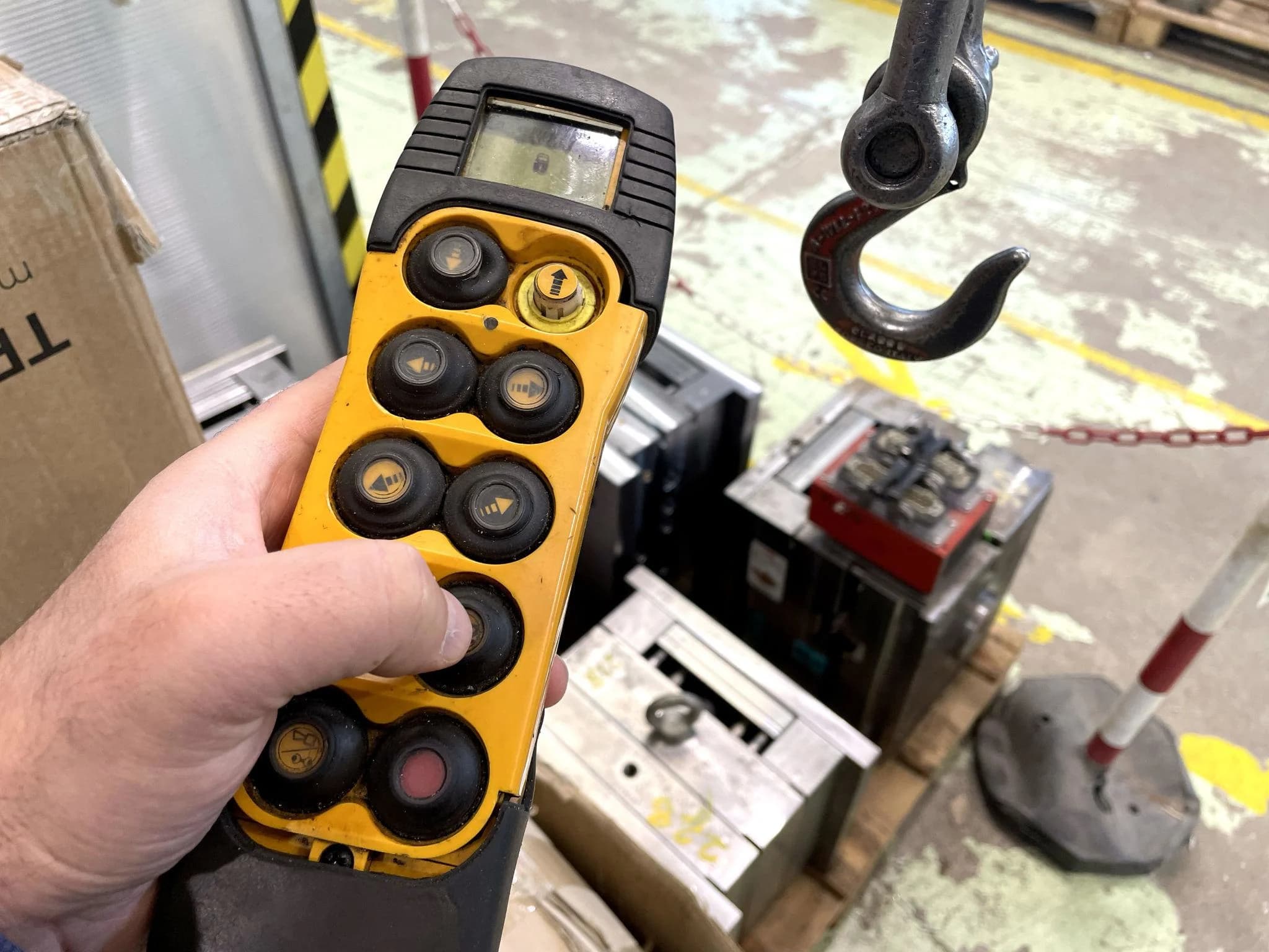 WIRELESS RADIO REMOTE Crane